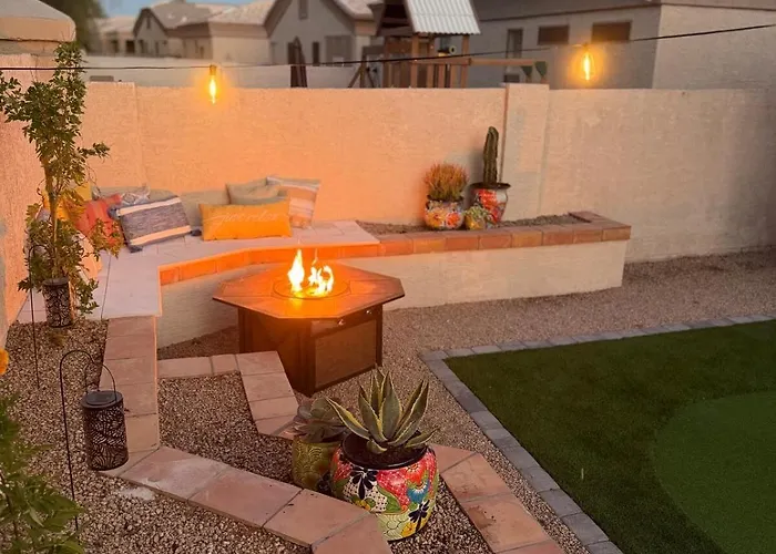 Holiday home Gated With Pool Access, Hot Tub, And Projector *