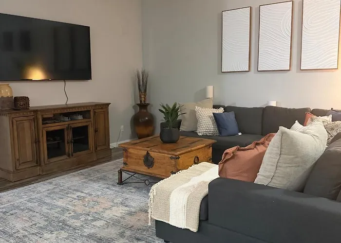 Holiday home Gated With Pool Access, Hot Tub, And Projector
